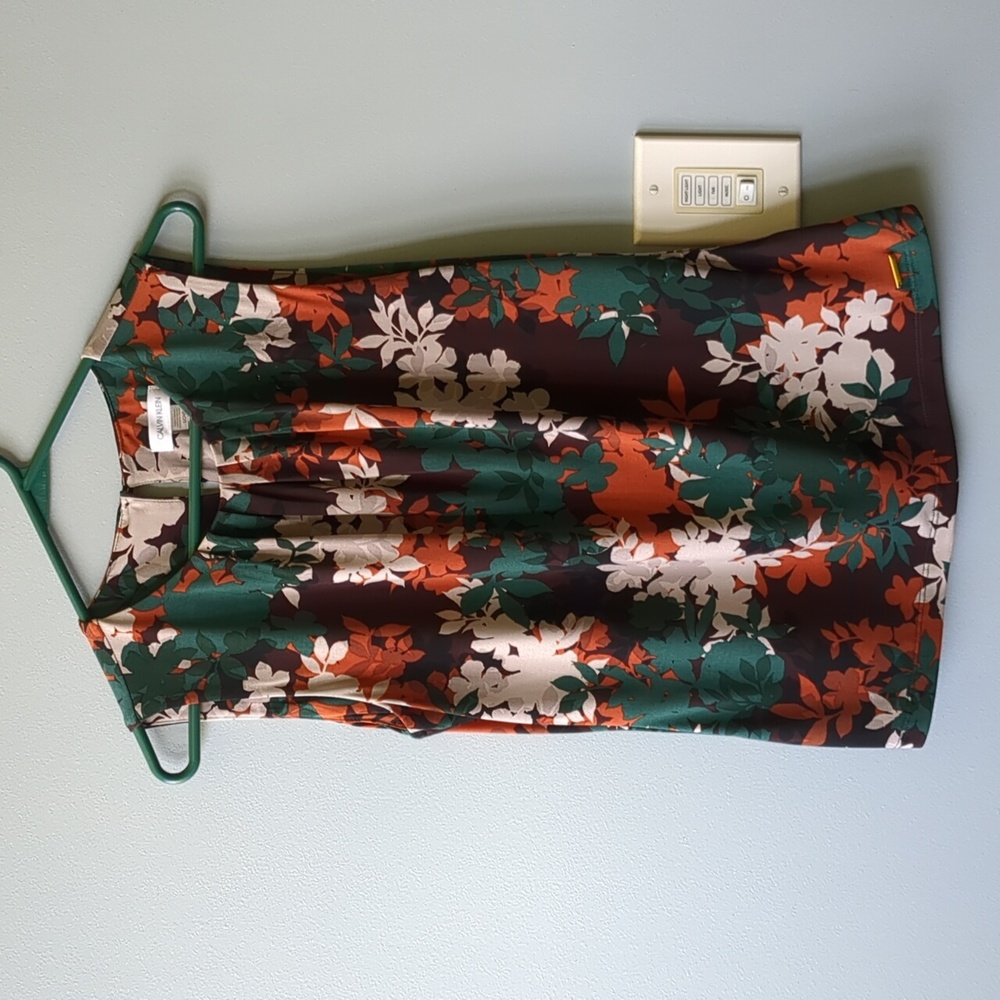 Calvin Klein Shell Size Small